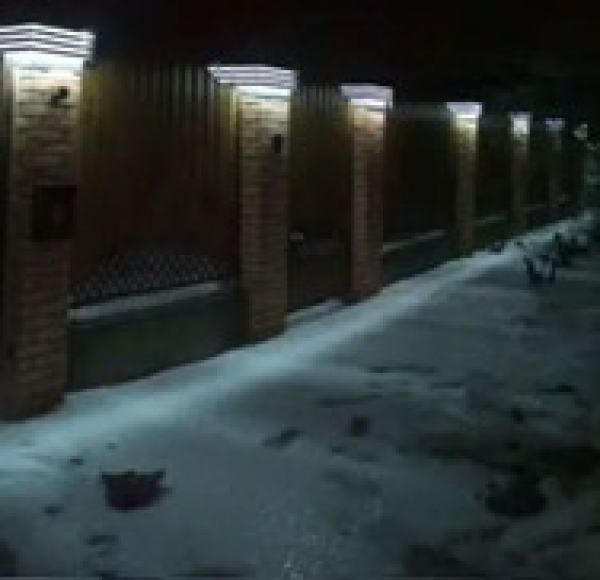 колпак с подсветкой на столб забора